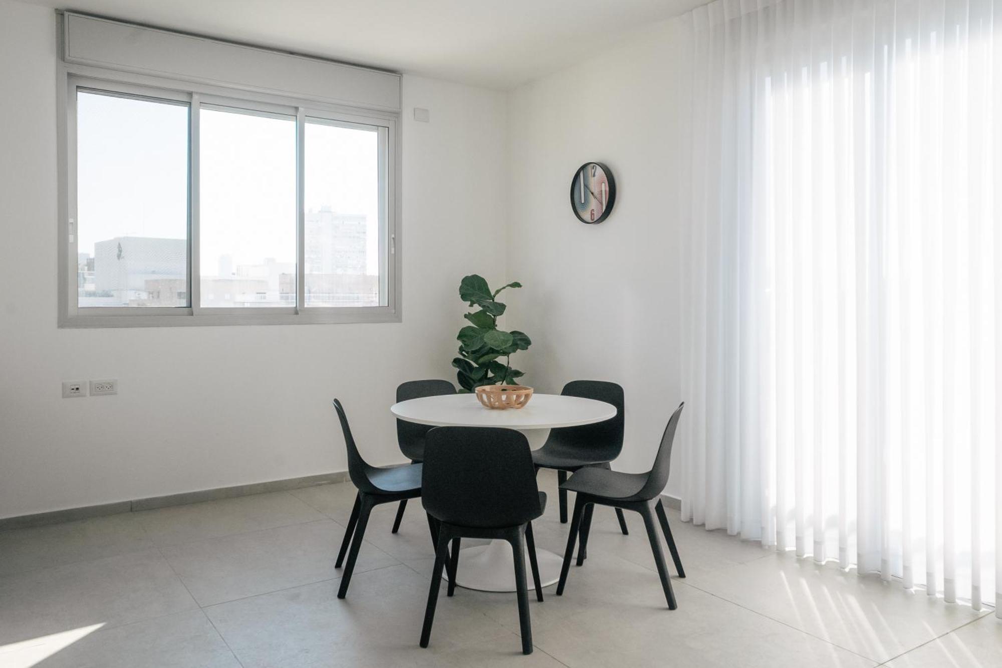 Jl Gordon - With Shelter Apartment