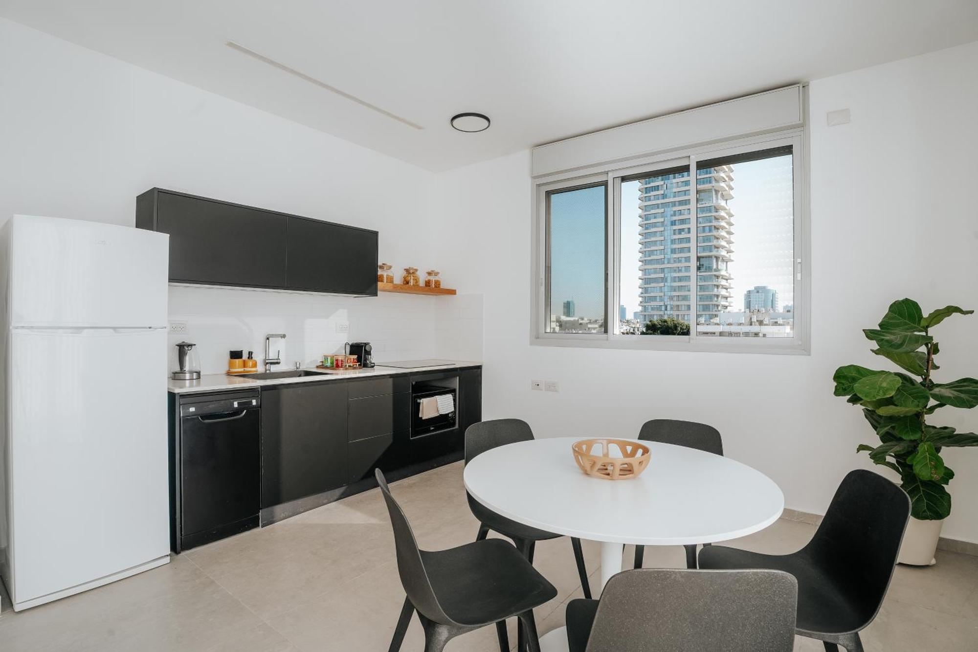 Jl Gordon - With Shelter Apartment